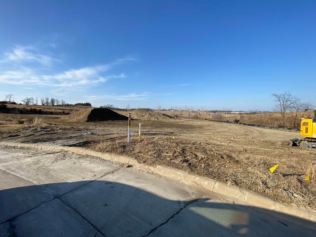 Photo of 6501 Boulder Brook Court, Dubuque, IA 52003 (MLS # 152315)