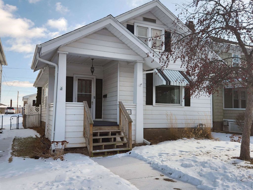 Photo of 1610 Rhomberg Avenue, Dubuque, IA 52001 (MLS # 153889)