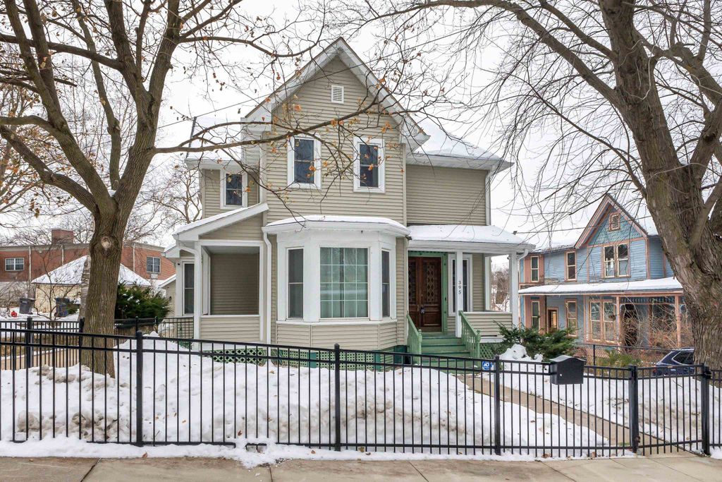 Photo of 395 Burch Street, Dubuque, IA 52001 (MLS # 153494)