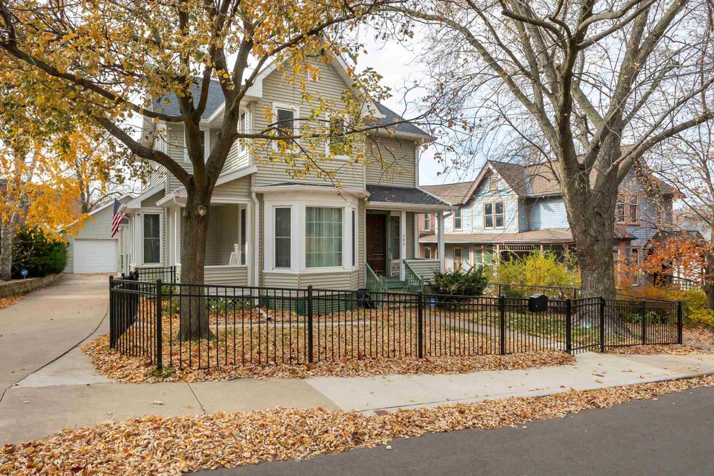 Photo of 395 Burch Street, Dubuque, IA 52001 (MLS # 153494)