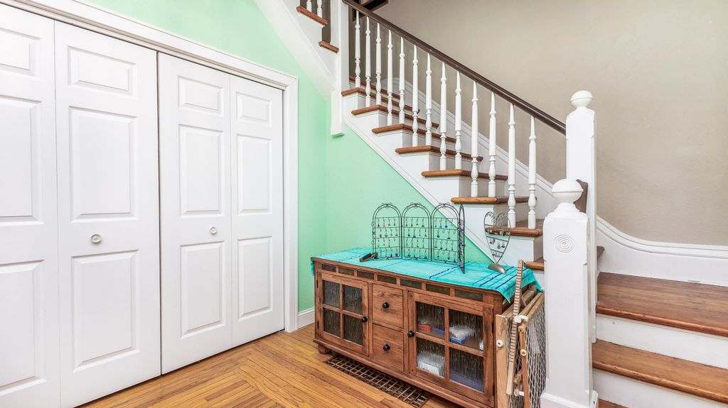 Photo of 395 Burch Street, Dubuque, IA 52001 (MLS # 153494)