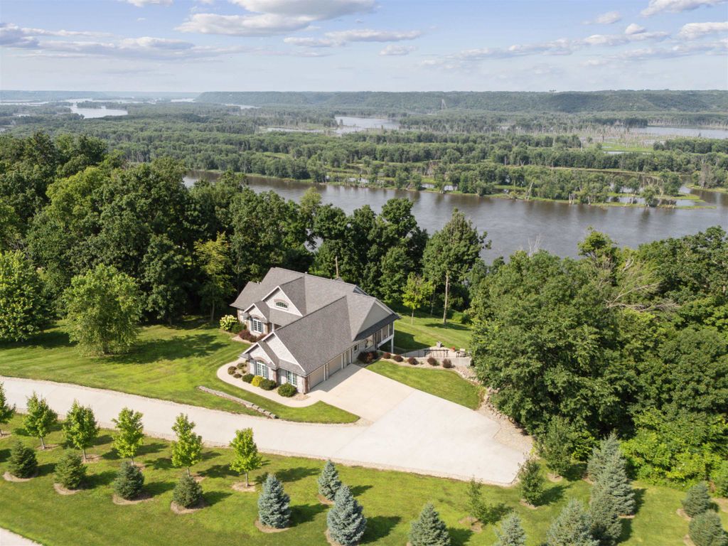 Photo of 358 Blue Heron Lane Ln, Guttenberg, IA 52052 (MLS # 152661)