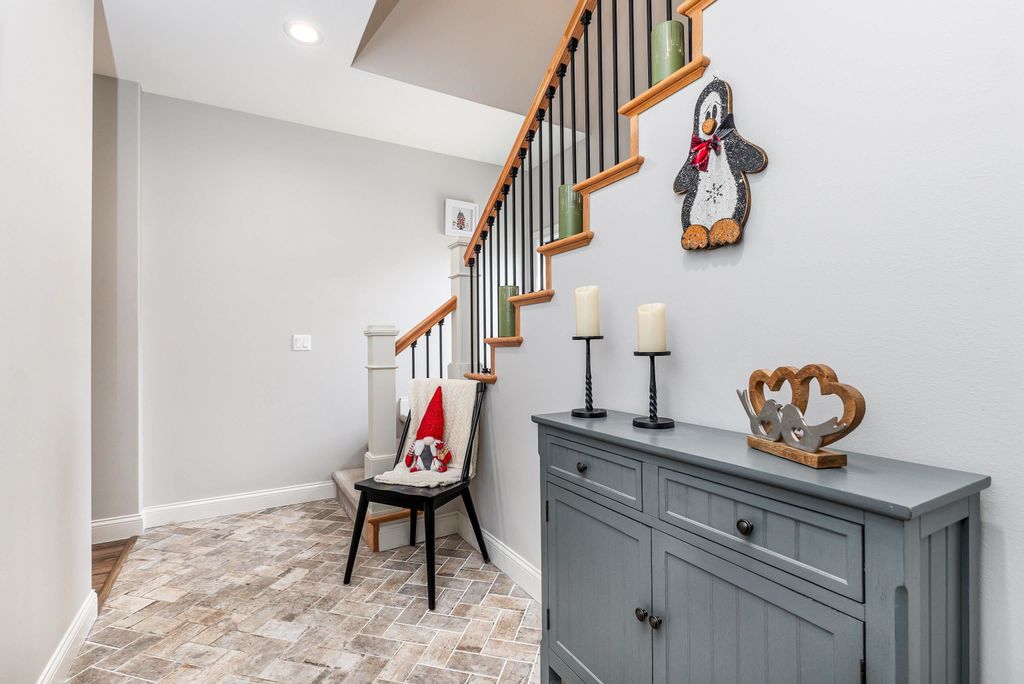 Photo of 1462 Autumn Ridge Lane, Dubuque, IA 52003 (MLS # 152829)