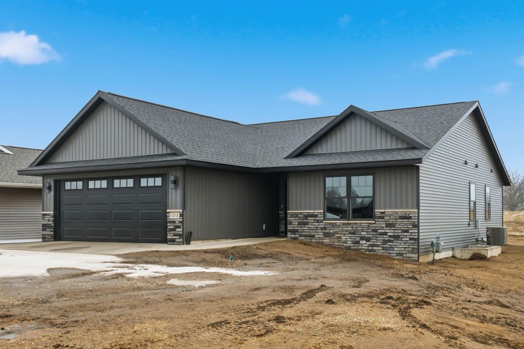 Photo of 1015 Sage Oak Circle, Manchester, IA 52057 (MLS # 153687)