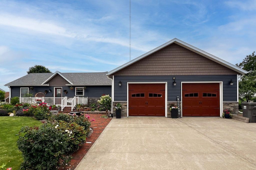 Photo of 502 E Plum Street, West Union, IA 52175 (MLS # 152823)