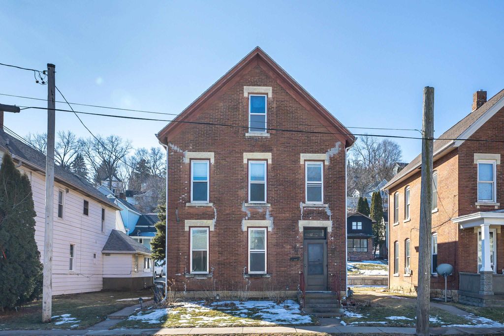 Photo of 316 Kaufmann Avenue, Dubuque, IA 52001 (MLS # 153948)