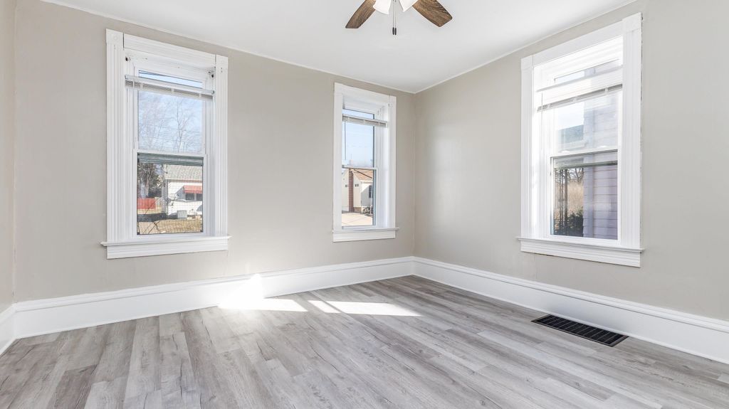 Photo of 316 Kaufmann Avenue, Dubuque, IA 52001 (MLS # 153948)