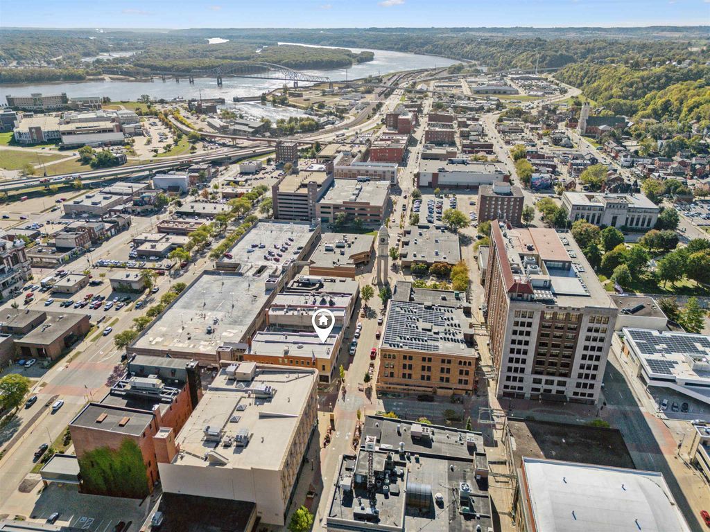 Photo of 799 Main Street, Dubuque, IA 52001 (MLS # 152361)