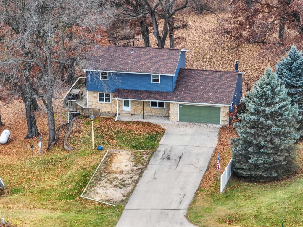 Photo of 16800 Carmen Oaks Drive, Durango, IA 52039 (MLS # 153529)
