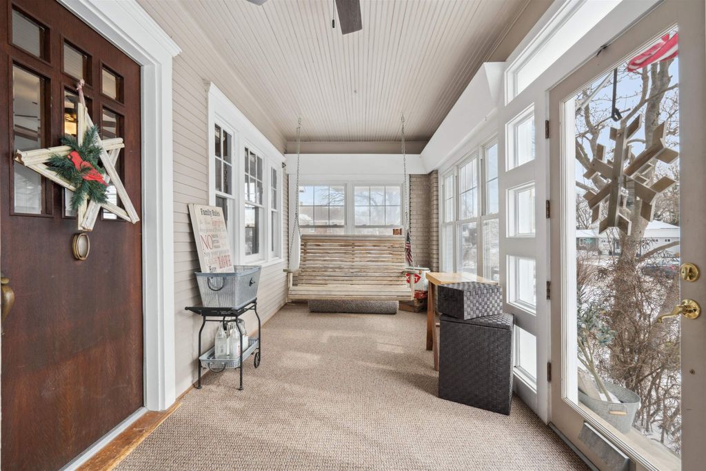 Photo of 800 E Main St St, Manchester, IA 52057 (MLS # 153270)