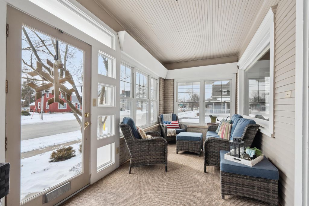 Photo of 800 E Main St St, Manchester, IA 52057 (MLS # 153270)