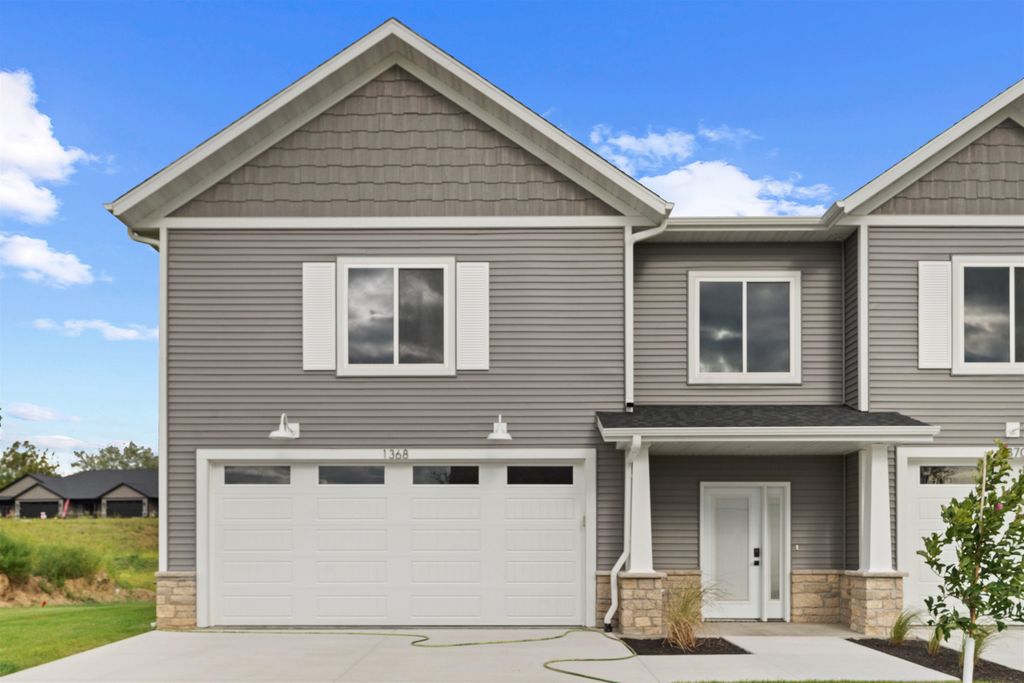 Photo of 1368 Autumn Ridge Lane, Dubuque, IA 52003 (MLS # 152947)