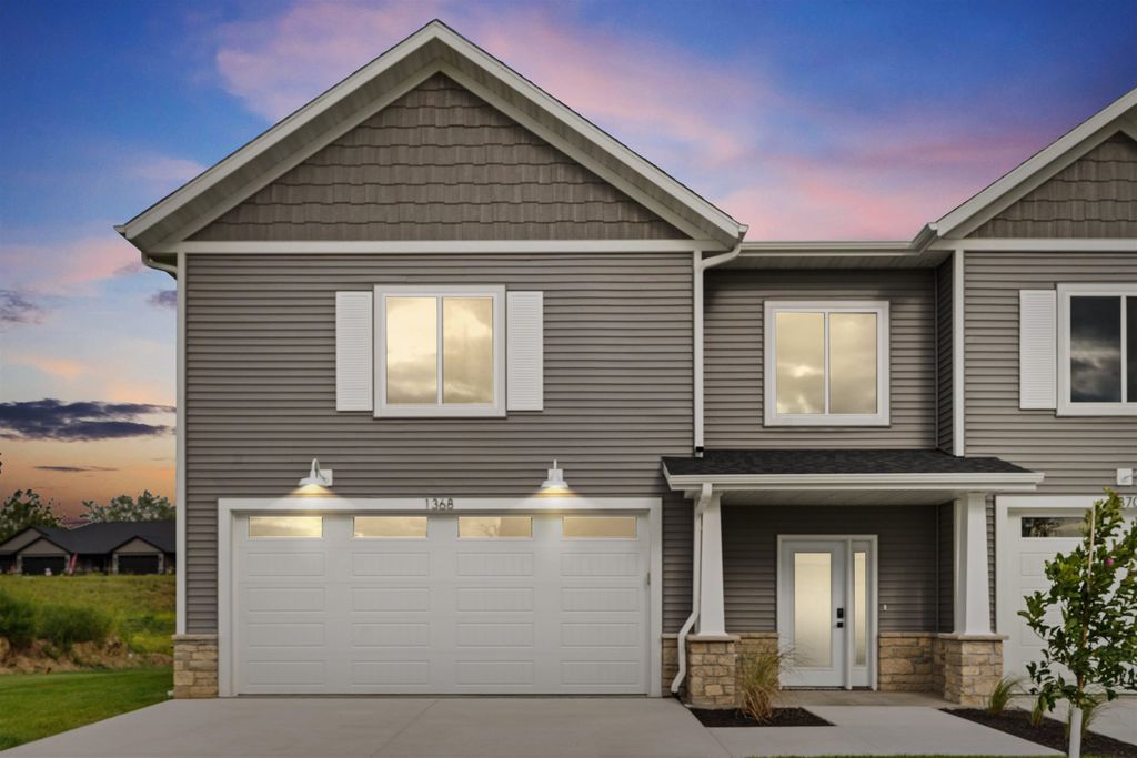 Photo of 1368 Autumn Ridge Lane, Dubuque, IA 52003 (MLS # 152947)