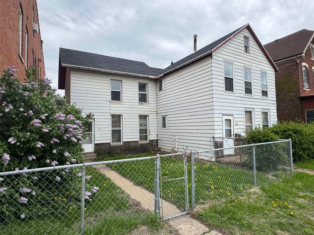 Photo of 1252 White Street, Dubuque, IA 52001 (MLS # 153400)