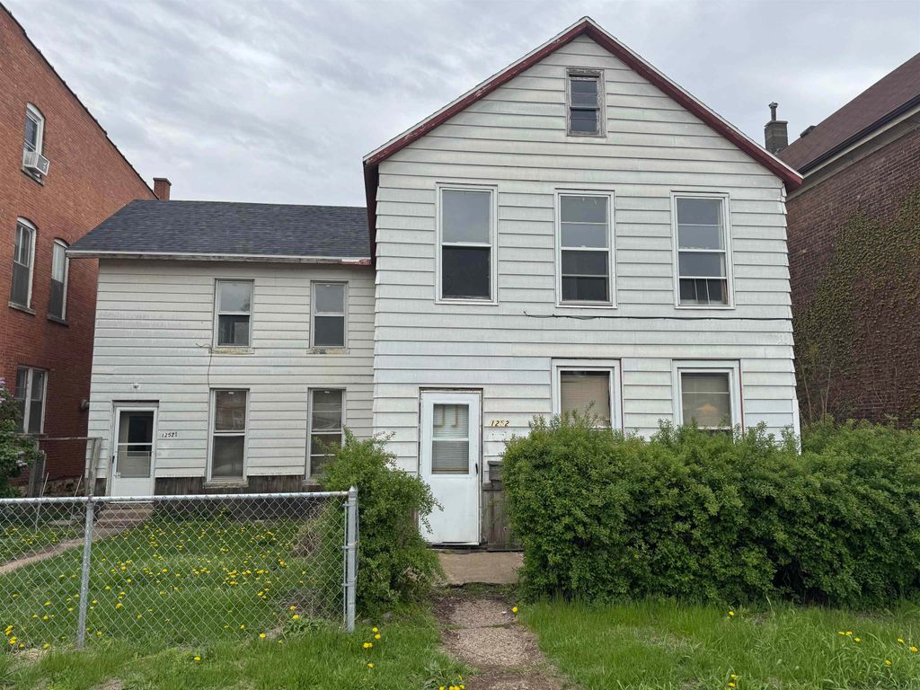 Photo of 1252 White Street, Dubuque, IA 52001 (MLS # 153400)