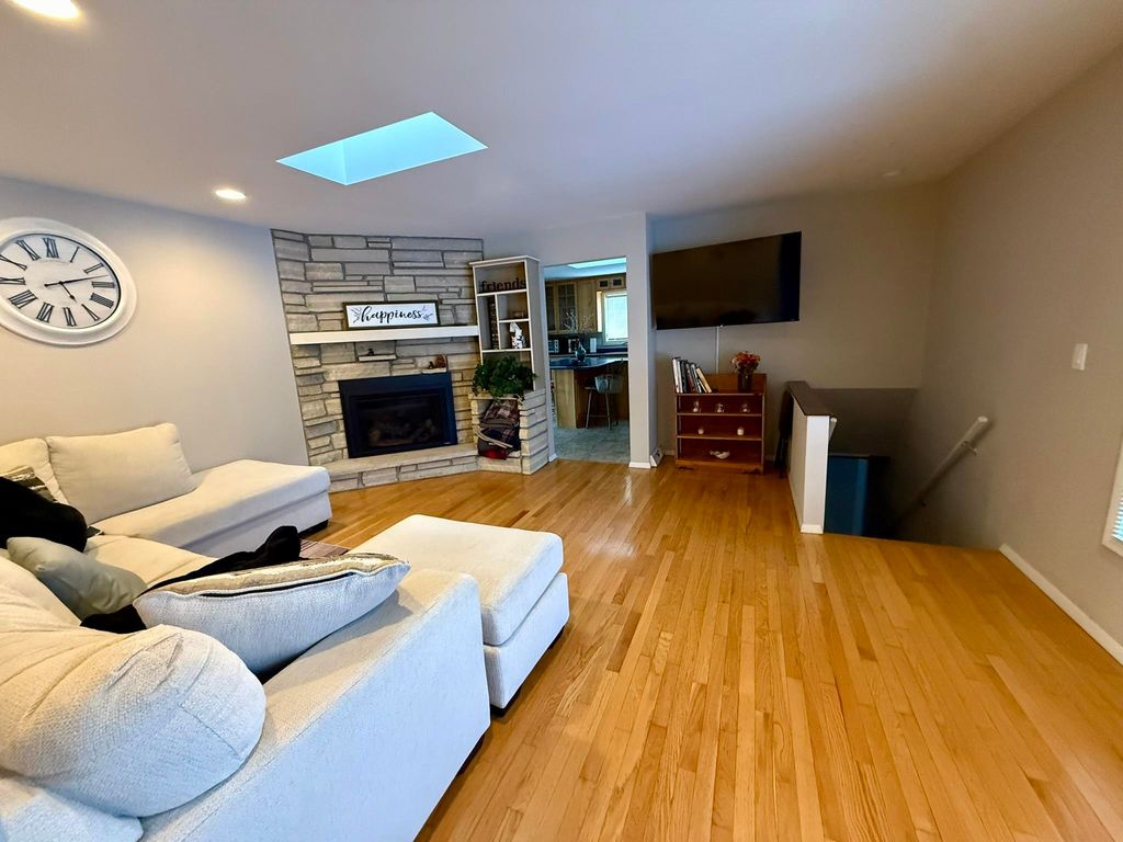 Photo of 1600 Lori Street, Dubuque, IA 52001 (MLS # 153760)