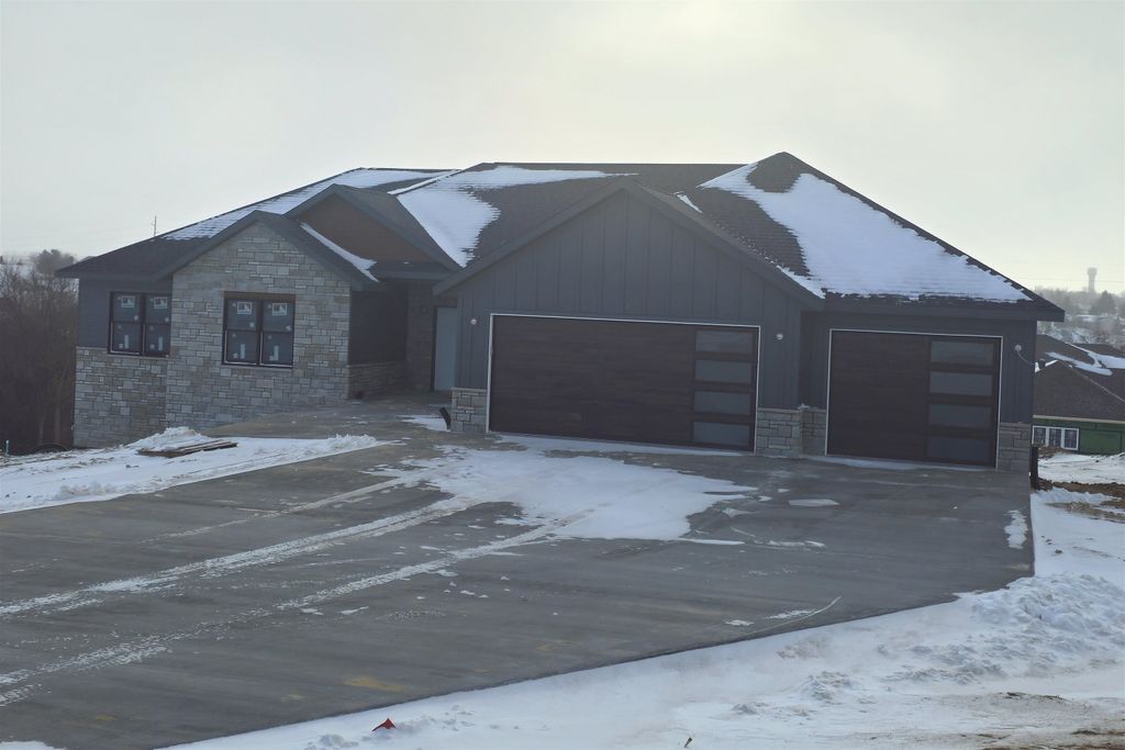 Photo of 14435 Mill Ridge Road, Dubuque, IA 52002 (MLS # 152891)