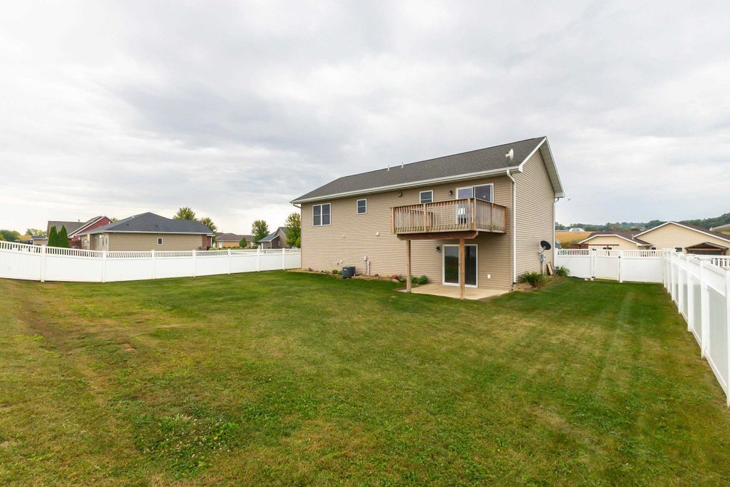 Photo of 360 Shrewsbury Lane, Dubuque, IA 52003 (MLS # 153036)