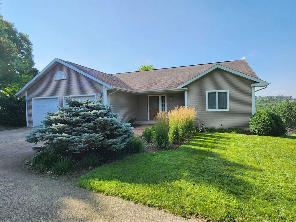 Photo of 800 Kane Street, Dubuque, IA 52001 (MLS # 153032)