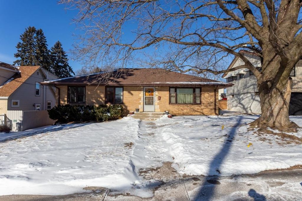 Photo of 3085 Kaufmann Avenue, Dubuque, IA 52001 (MLS # 153859)