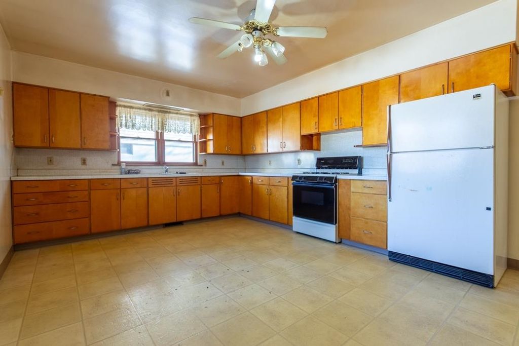 Photo of 3085 Kaufmann Avenue, Dubuque, IA 52001 (MLS # 153859)