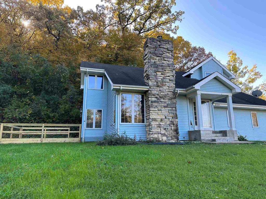 Photo of 8526 Settlers Lane, Dubuque, IA 52003 (MLS # 152844)