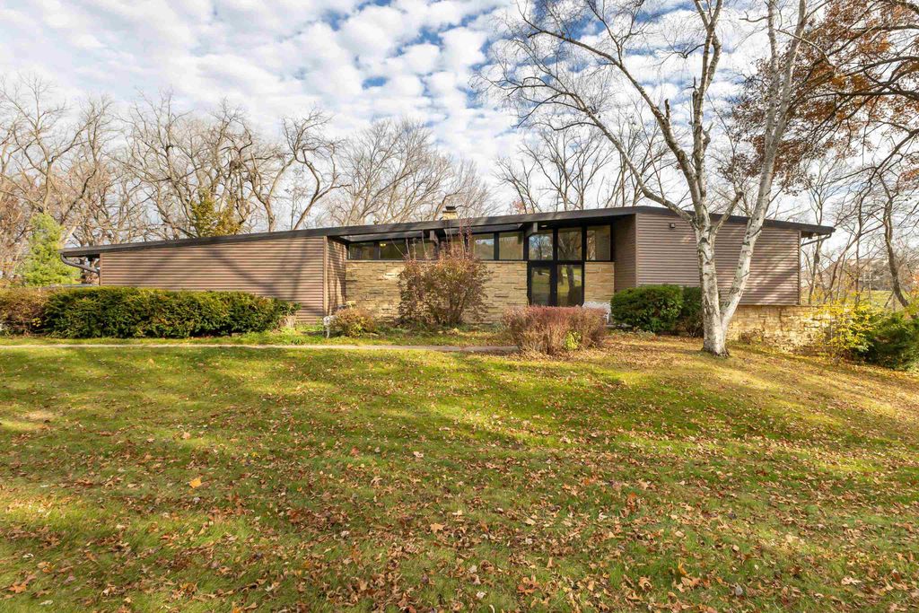 Photo of 12350 Barony Drive, Dubuque, IA 52001 (MLS # 153476)