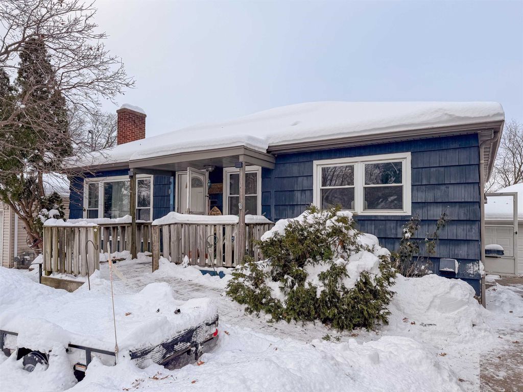 Photo of 33 Meadow Lane, Dubuque, IA 52001 (MLS # 153585)