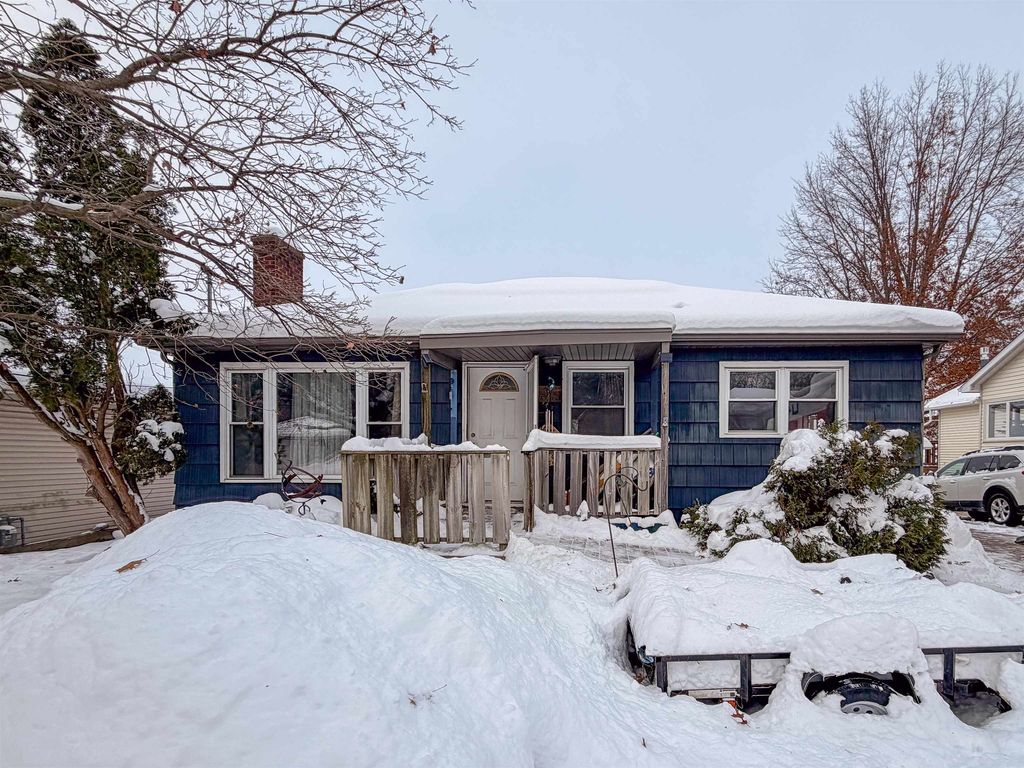 Photo of 33 Meadow Lane, Dubuque, IA 52001 (MLS # 153585)