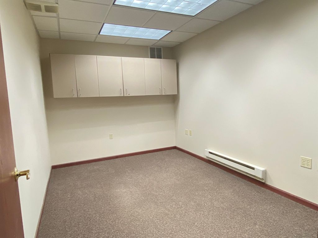 Photo of 300 Main Street #Suite 40, Dubuque, IA 52001 (MLS # 153289)