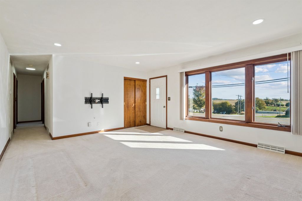 Photo of 8920 N Badger Road, East Dubuque, IA 61025 (MLS # 153620)