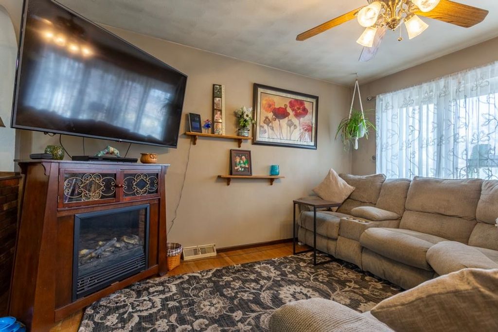 Photo of 2191 Graham Circle, Dubuque, IA 52001 (MLS # 153667)