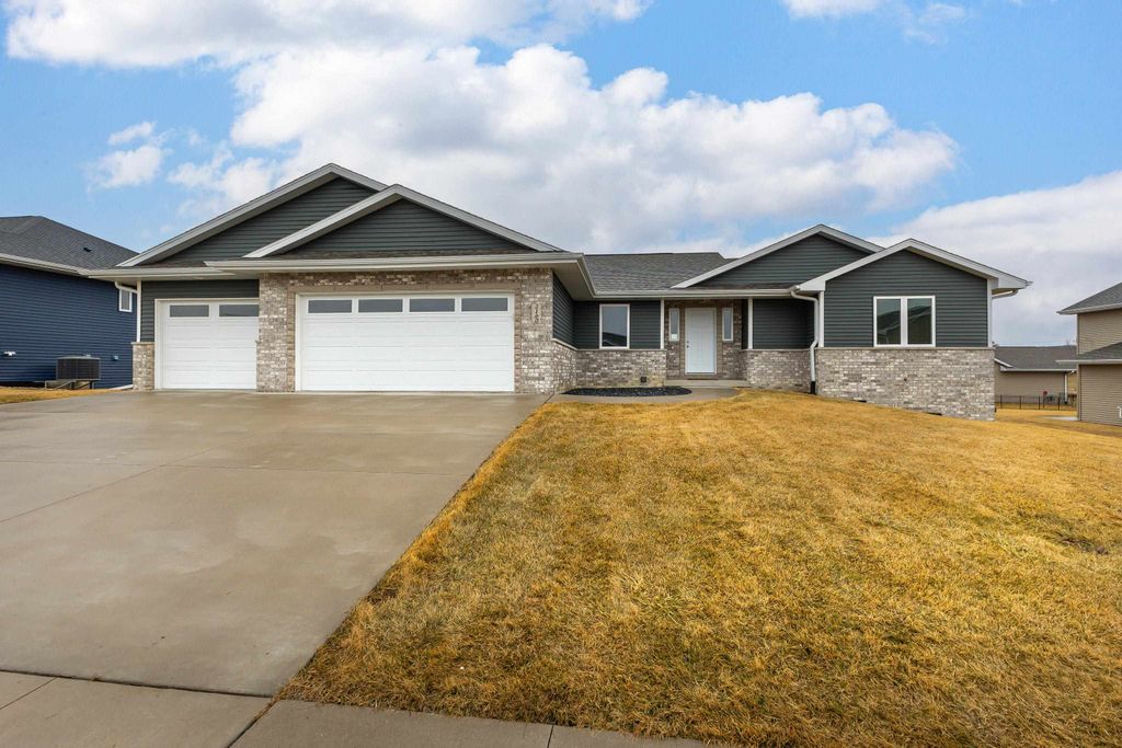 Photo of 2160 Chickasaw Drive, Asbury, IA 52002 (MLS # 154094)