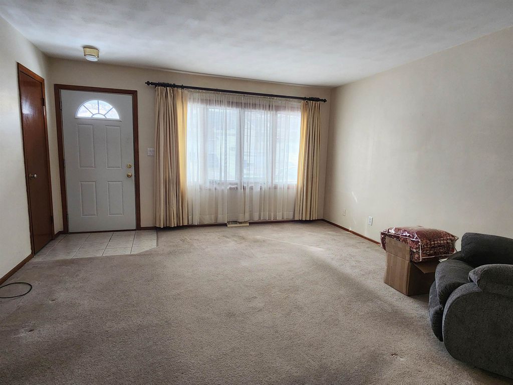 Photo of 2204 Graham Circle, Dubuque, IA 52002 (MLS # 154158)