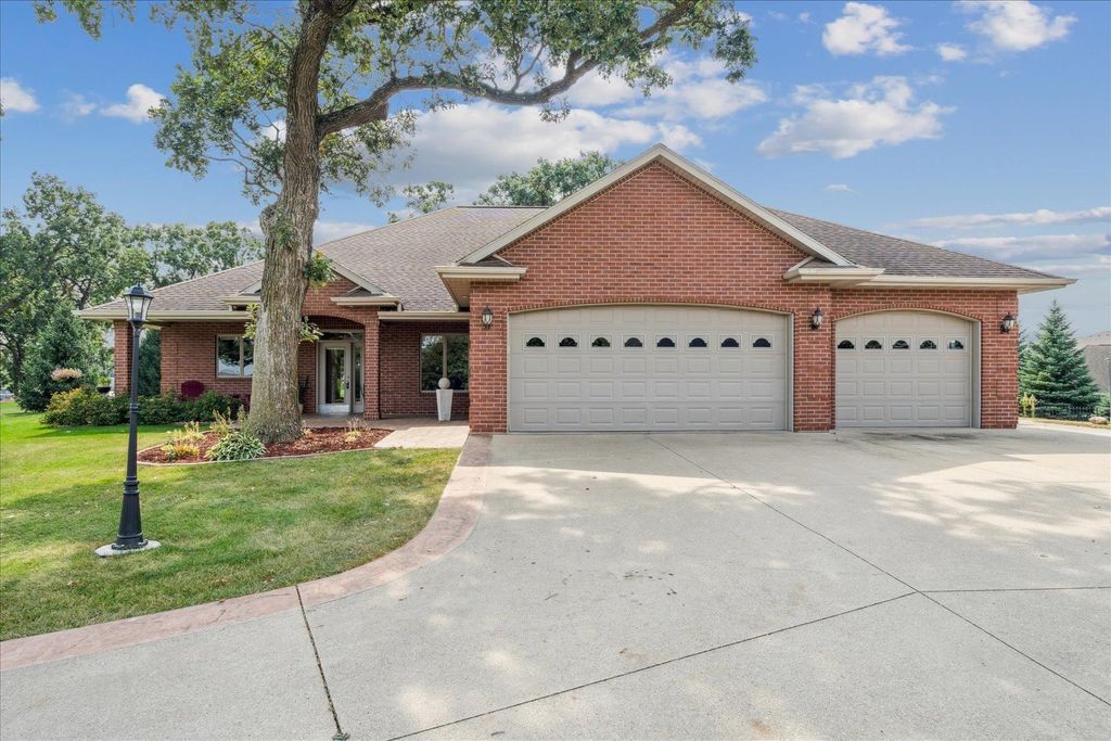 Photo of 911 SW 6th Street, Dyersville, IA 52040 (MLS # 153002)