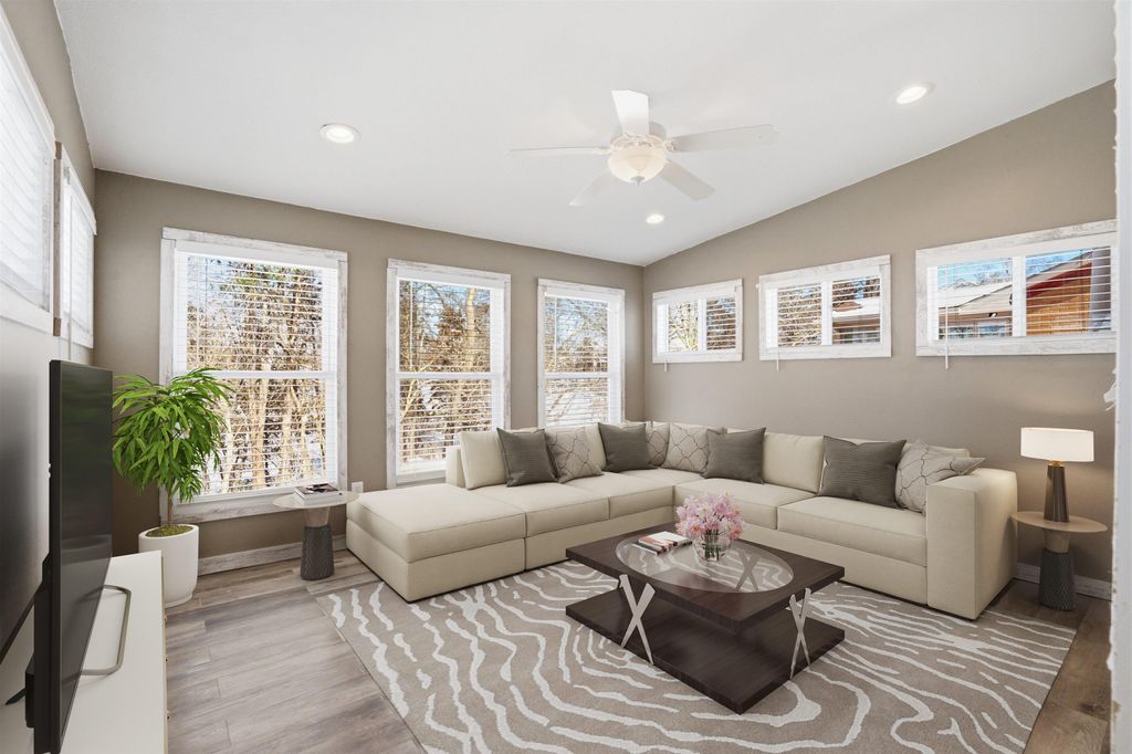 Photo of 935 Indian Ridge, Dubuque, IA 52003 (MLS # 154161)