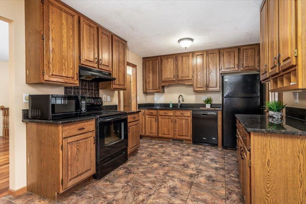 Photo of 3160 Sequoia Circle, Dubuque, IA 52003 (MLS # 153514)