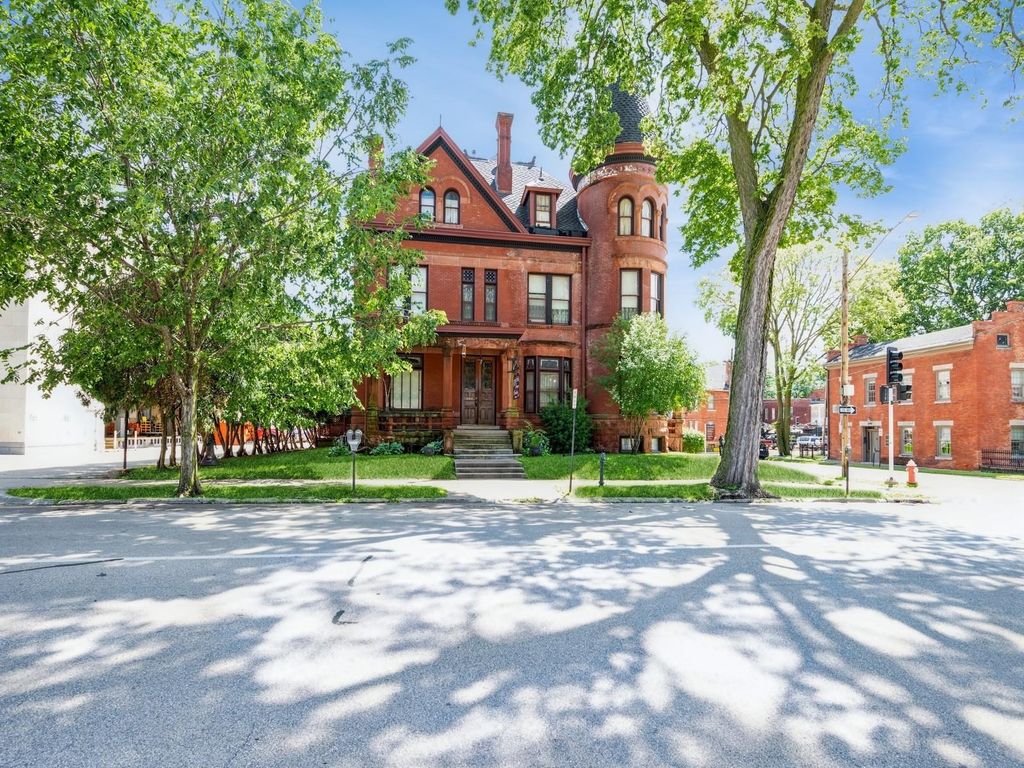 Photo of 504 Bluff Street, Dubuque, IA 52001 (MLS # 151710)