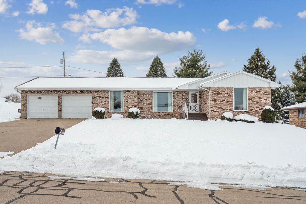 Photo of 1219 4th St SW St, Dyersville, IA 52040 (MLS # 153582)