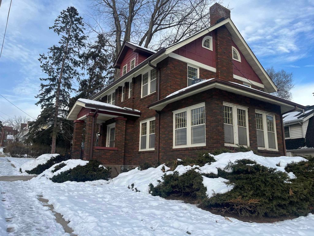 Photo of 660 Alta Vista Street, Dubuque, IA 52001 (MLS # 153610)