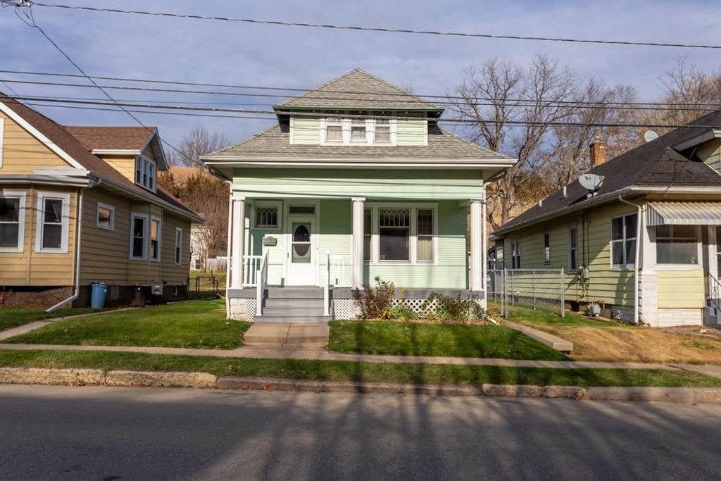 Photo of 365 Kaufmann Avenue, Dubuque, IA 52001 (MLS # 153501)