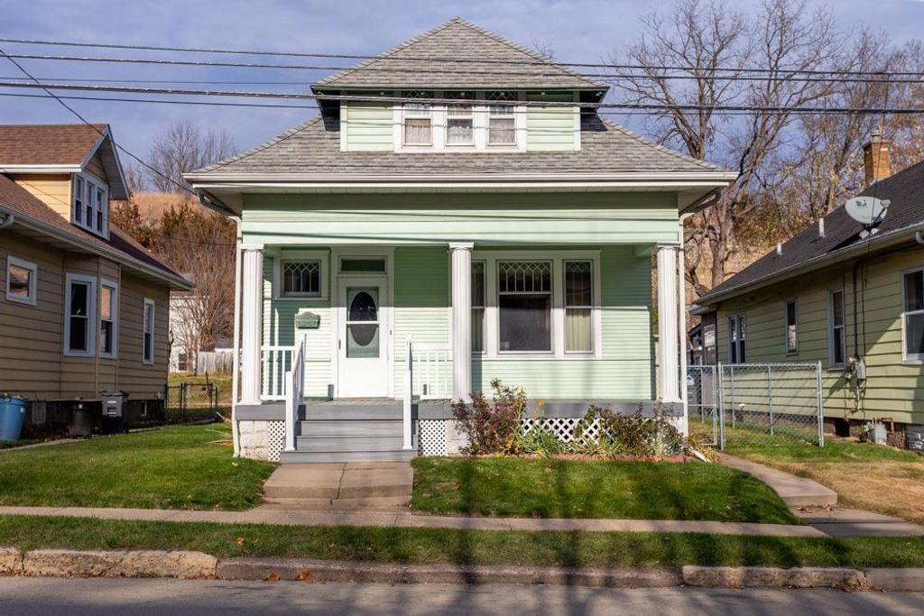 Photo of 365 Kaufmann Avenue, Dubuque, IA 52001 (MLS # 153501)