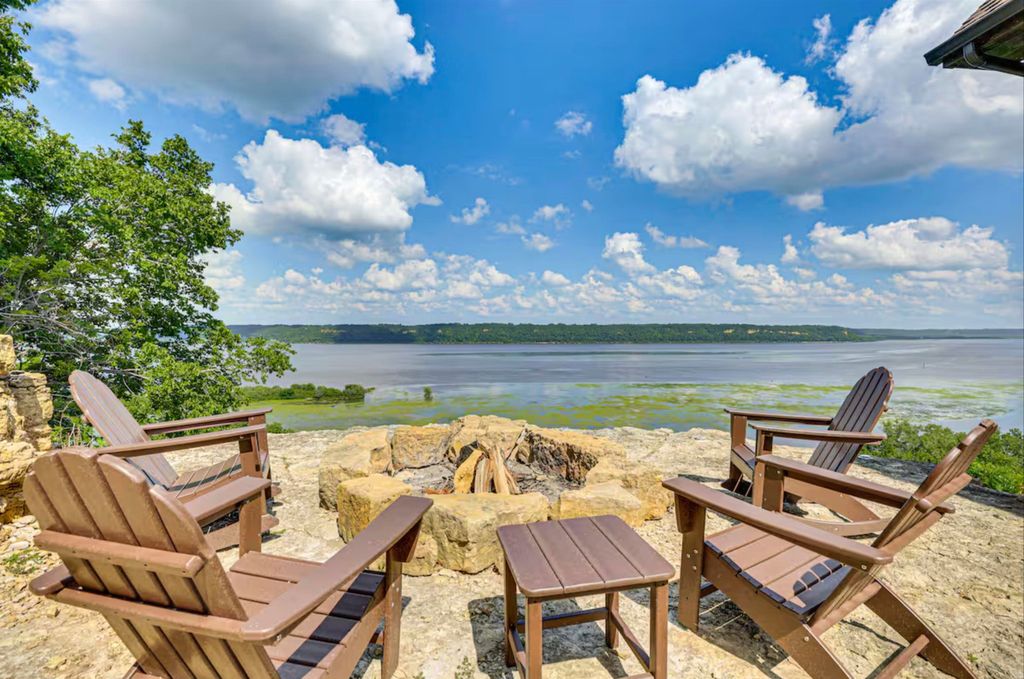 Photo of 20344 San Sebastian Drive, Dubuque, IA 52001 (MLS # 153321)