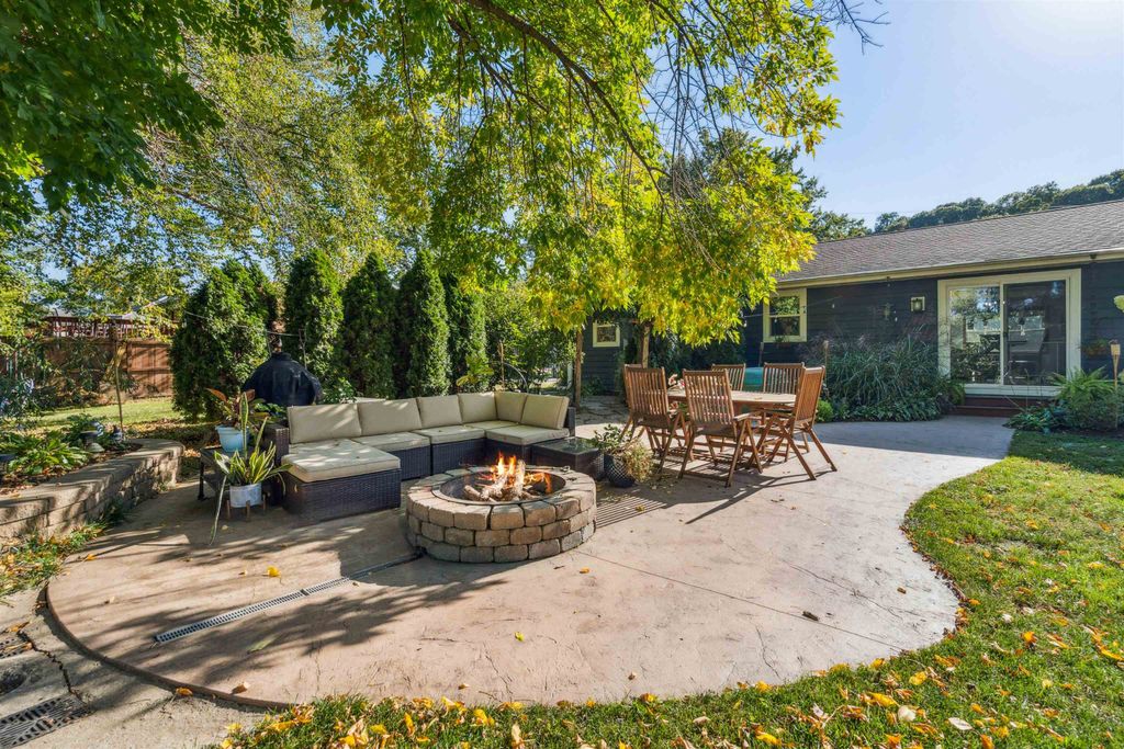 Photo of 4641 S Beach Lane, Dubuque, IA 52003 (MLS # 153141)
