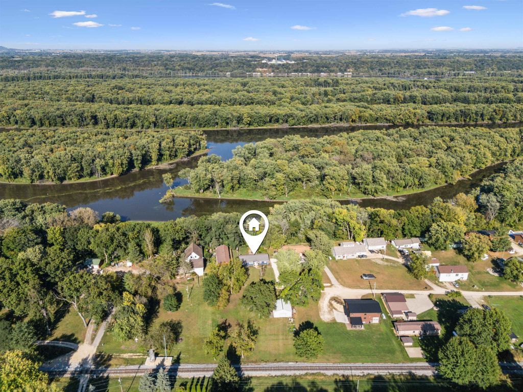 Photo of 4641 S Beach Lane, Dubuque, IA 52003 (MLS # 153141)