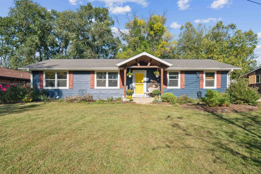 Photo of 4641 S Beach Lane, Dubuque, IA 52003 (MLS # 153141)