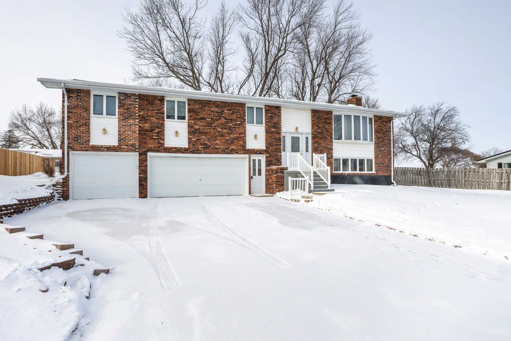 Photo of 951 Parkview Drive, Holy Cross, IA 52053 (MLS # 153635)