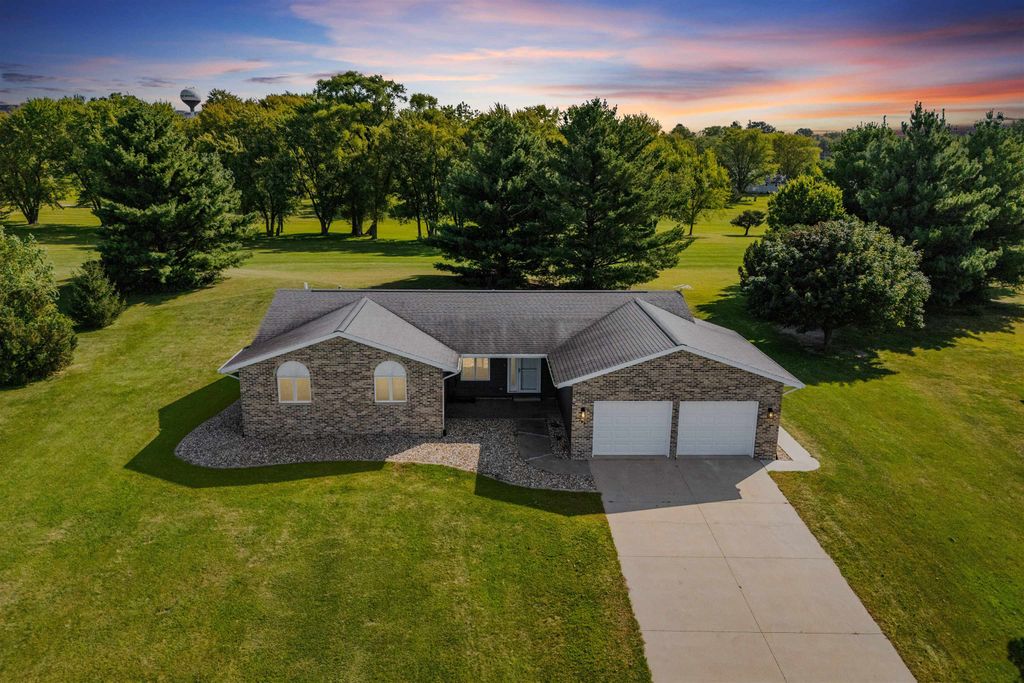 Photo of 209 Woods Edge Drive, Edgewood, IA 52042 (MLS # 152946)