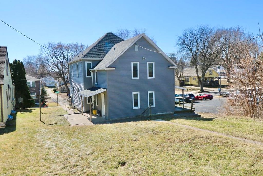 Photo of 1903 / 1905 Grace Street, Dubuque, IA 52001 (MLS # 154127)