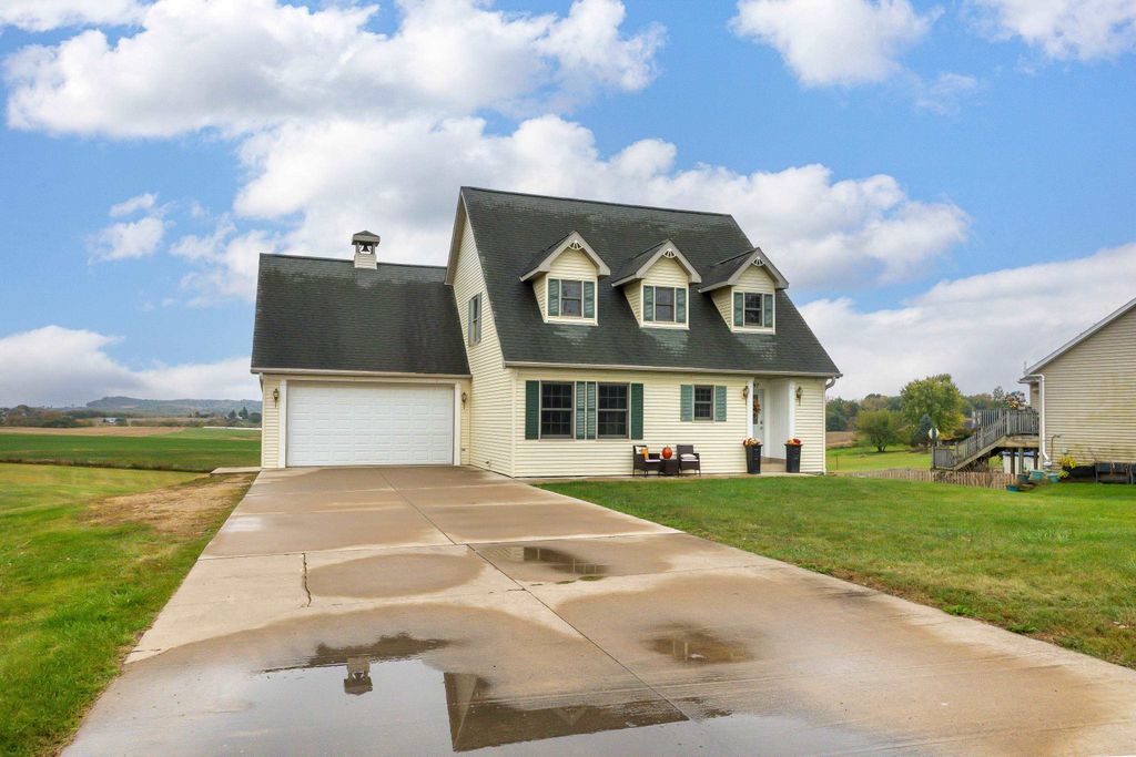 Photo of 2797 Red Gates Drive, Galena, IL 61036 (MLS # 153283)